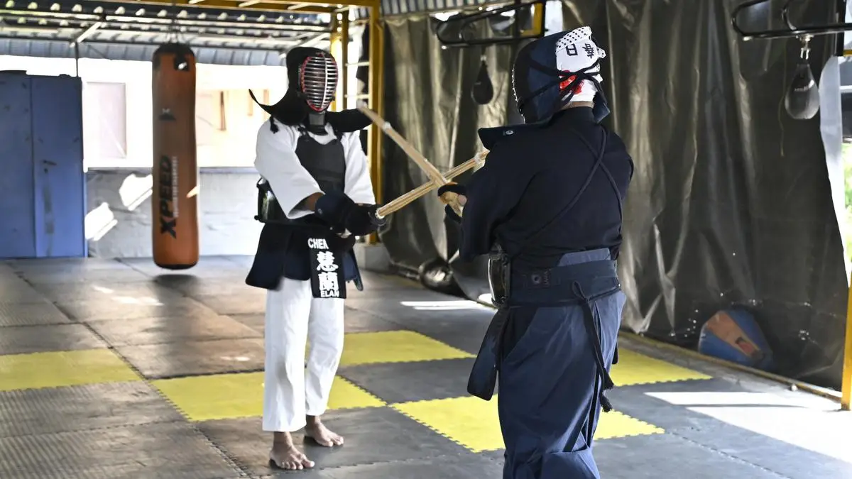 We try to form a Japanese martial art form and learn the privacy of Samurai